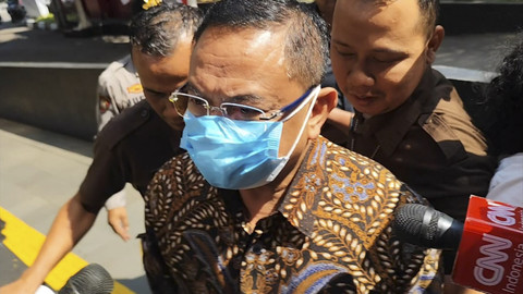 Bupati Pati Sudewo tiba saat memenuhi panggilan KPK di Gedung Merah Putih KPK, Jakarta, Rabu (27/8/2025). Foto: Jonathan Devin/kumparan