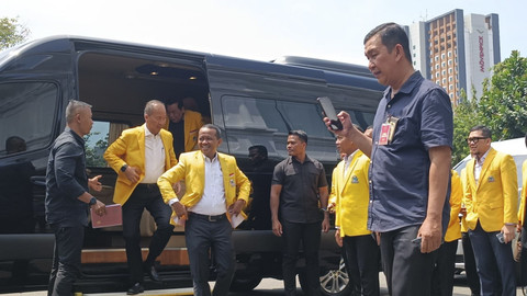 Ketua Umum Partai Golkar Bahlil Lahadalia bersama dengan rombongan pengurus partainya menyambangi Istana Negara, Jakarta Pusat, Rabu (27/8/2025). Foto: Zamachsyari/kumparan
