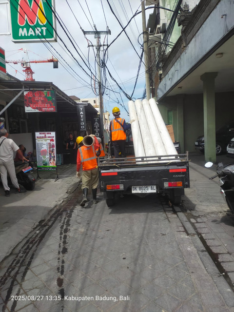 Perbaikan Jalan Poppies I Kuta, Bali yang jebol sedalam dua meter, Rabu (27/8/2025). Foto: Dok. Istimewa