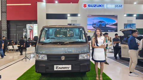 Deretan kendaraan PT Suzuki Indomobil Sales (SIS) hadir di GIIAS Surabaya 2025. Foto: Sena Pratama/kumparan