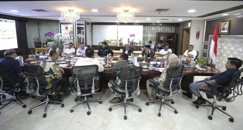 Mensos Saifullah Yusuf (Gus Ipul) dan Wamenkomdigi Angga Raka Prabowo menggelar pertemuan soal digitalisasi Sekolah Rakyat di Kantor Kemensos, Jakarta, Rabu (27/8/2025). Foto: Dok. Kemensos