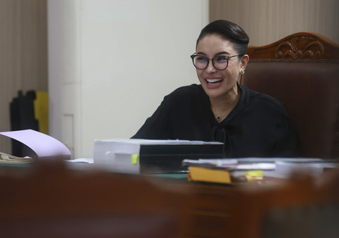 Terdakwa Nikita Mirzani saat menjalani sidang terkait pemerasan dengan agenda mendengarkan keterangan saksi ahli di Pengadilan Negeri Jakarta Selatan, Jakarta, Kamis, (28/8/2025). Foto: Agus Apriyanto
