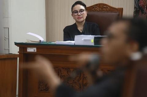 Terdakwa Nikita Mirzani saat menjalani sidang terkait pemerasan dengan agenda mendengarkan keterangan saksi ahli di Pengadilan Negeri Jakarta Selatan, Jakarta, Kamis, (28/8/2025). Foto: Agus Apriyanto