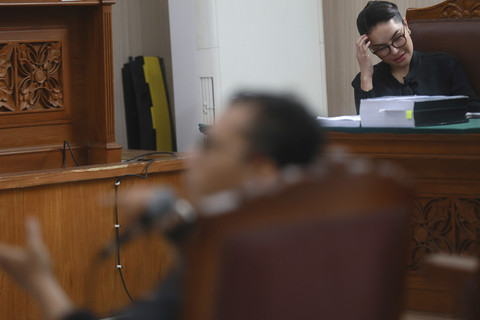 Terdakwa Nikita Mirzani saat menjalani sidang terkait pemerasan dengan agenda mendengarkan keterangan saksi ahli di Pengadilan Negeri Jakarta Selatan, Jakarta, Kamis, (28/8/2025). Foto: Agus Apriyanto