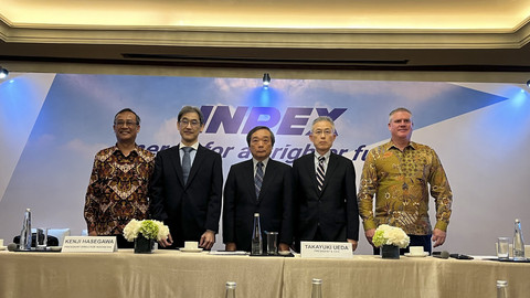 President & CEO Inpex Corporation Takayuki Ueda bersama jajarannya saat konferensi pers Peresmian Tahap FEED Proyek LNG Abadi Masela, Kamis (28/8/2025). Foto: Fariza Rizky Ananda/kumparan