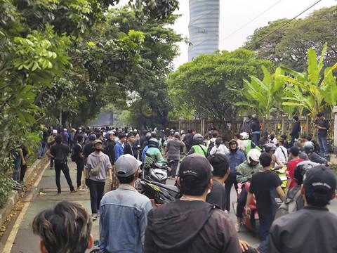 Suasana di Palmerah arah Pejompongan usai demo ricuh pada Kamis (28/8/2025). Foto: Rachmadi Rasyad/kumparan