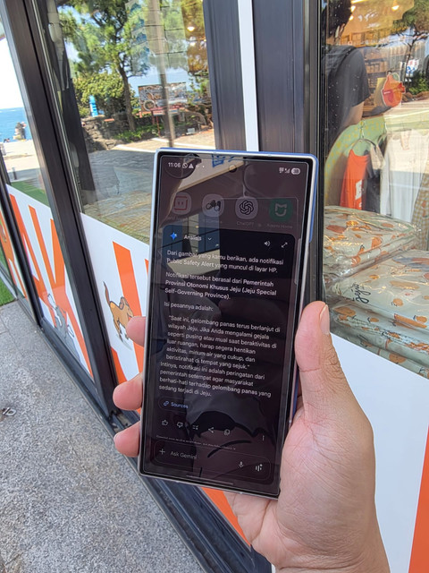 Google Gemini AI langsung mentranslasikan PSA di Jeju. Dok: M. Rizki/kumparan