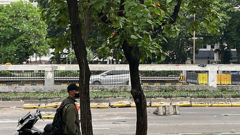 Kendaraan kembali melintasi Tol Dalam Kota usai demo di depan Gedung DPR/MPR, Jakarta, Kamis (28/8/2025). Foto: Haya Syahira/kumparan