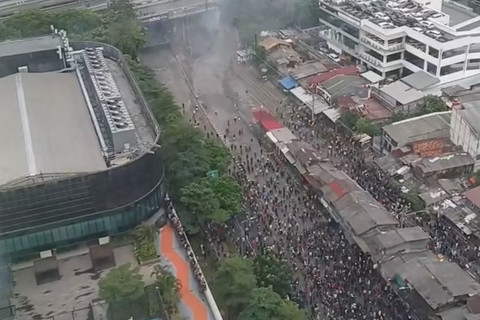 Situasi terkini massa masih berkumpul di Pejompongan, Jakarta, Kamis (28/8/2025). Foto: Dok. Istimewa