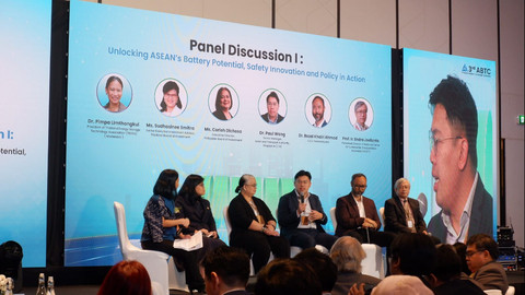 Sesi panel diskusi ASEAN Battery Technology Conference 2025 di Phuket, Thailand Foto: Aditya Pratama Niagara/kumparan