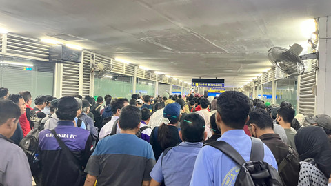Suasana Stasiun Tanah Abang saat kereta KRL arah Rangkasbitung kembali diberangkatkan, Kamis (28/8/2025). Foto: Nasywa Athifah/kumparan