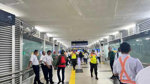 Suasana Stasiun Tanah Abang saat kereta KRL arah Rangkasbitung kembali diberangkatkan, Kamis (28/8/2025). Foto: Nasywa Athifah/kumparan