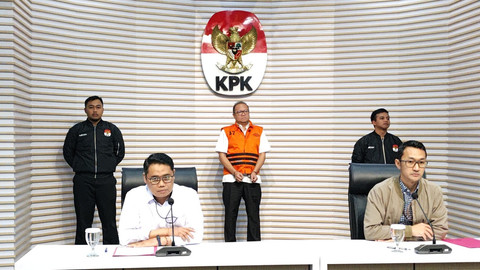 Konpers penahanan tersangka kasus dugaan korupsi pemberian kredit Hendarto di Gedung Merah Putih KPK, Jakarta, Kamis (28/8/2025). Foto: Jonathan Devin/kumparan