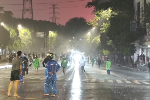 Massa kembali menggeruduk Mako Brimob Jakarta, Kamis (28/8/2025).
Foto: Luthfi Humam/kumparan
