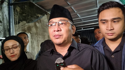 Anggota Komisi VIII DPR RI, Sigit Purnomo atau Pasha Ungu, mendatangi rumah duka Affan Kurniawan, driver ojek online (ojol) yang meninggal dilindas rantis polisi, Jumat (29/8). Foto: Fadhil Pramudya/kumparan