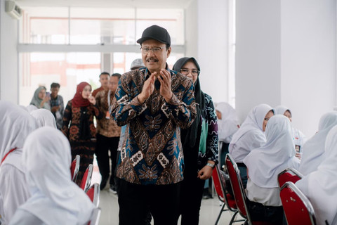 Mensos Saifullah Yusuf (Gus Ipul) mengunjungi Sekolah Rakyat Menengah Atas (SRMA) 33 Tangerang Selatan, Banten pada Kamis (28/8/2025). Foto: Dok. Kemensos