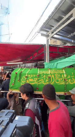Suasana rumah duka Affan Kurniawan, driver ojol yang meninggal dilindas rantis polisi, Jumat (28/8/2025). Foto: Haya Syahira/kumparan