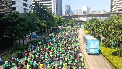 Ojek online memadati lalu lintas menuju Bivak, Jakarta Pusat, Jumat (29/8/2025). Foto: Hedi/kumparan