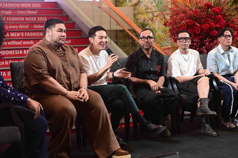 Sesi talkshow bersama Deputy Chief Marketing Officer Plaza Indonesia Zamri Mamat dan para desainer yang akan meramaikan Plaza Indonesia Fashion Week (PIFW) di La Moda, Plaza Indonesia pada Selasa (19/08).
