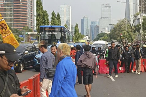 Kemacetan terjadi imbas demo mahasiswa di depan Polda Metro Jaya, Jakarta, Jumat (29/8/2025). Foto: Giovanni/kumparan