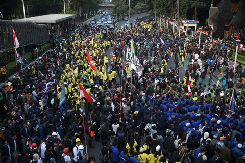 Massa mahasiswa memadati Polda Metro Jaya, Jakarta, Jumat (29/8/2025).
Foto: Aditia Noviansyah/kumparan