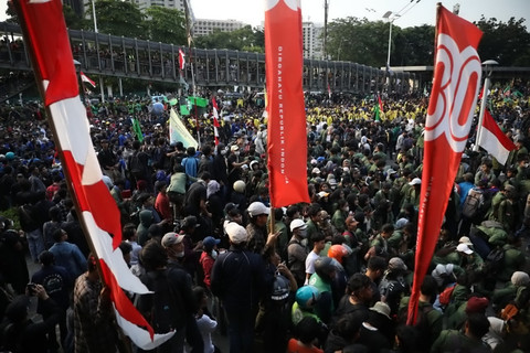 Massa mahasiswa memadati Polda Metro Jaya, Jakarta, Jumat (29/8/2025).
Foto: Aditia Noviansyah/kumparan