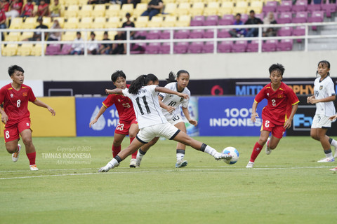 Timnas Wanita Indonesia menghadapi Vietnam di perebutan tempat ketiga Piala AFF Wanita U-16 2025, di Stadion Manahan, Solo (29/8/2025). Foto: PSSI
