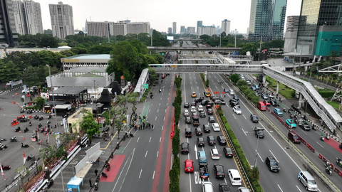 Sejumlah kendaraan memutar arah imbas demo di Polda Metro Jaya dan Gedung DPR RI, Jakarta, Jumat (29/8/2025). Foto: Jasa Marga