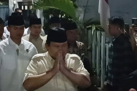 Presiden Prabowo Subianto takziah ke rumah duka almarhum Affan Kurniawan, Jumat (29/8/2025). Foto: Zamachsyari/kumparan