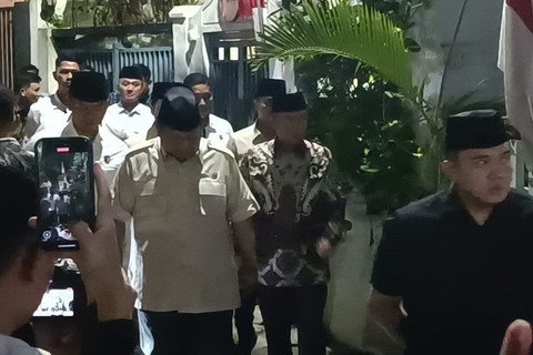 Presiden Prabowo Subianto takziah ke rumah duka almarhum Affan Kurniawan, Jumat (29/8/2025). Foto: Zamachsyari/kumparan