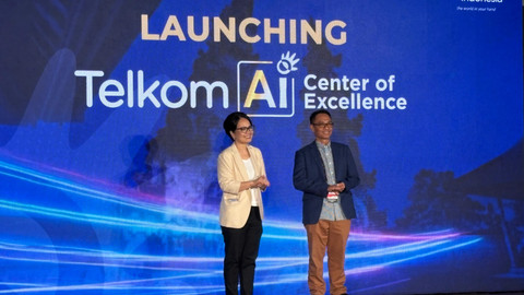 Faizal R. Djoemadi, IT Digital Director Telkom Indonesia (kanan), dan Veranita Yosephine, Direktur Enterprise & Business Service Telkom Indonesia (kiri). Foto: Habib Allbi Ferdian/kumparan