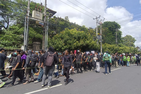 Aksi demo di Polda Bali. Foto: Denita BR Matondang/kumparan