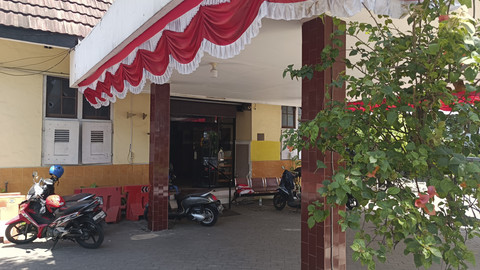 Kondisi di sejumlah titik di Kota Surabaya usai kericuhan, Sabtu (30/8/2025). Foto: Farusma Okta Verdian/kumparan
