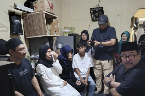 Wakil Gubernur DKI Jakarta Rano Karno menyambangi rumah duka pengemudi ojol, Affan Kurniawan untuk berbelasungkawa, Sabtu (30/8/2025). Foto: Nasywa Athifah/kumparan