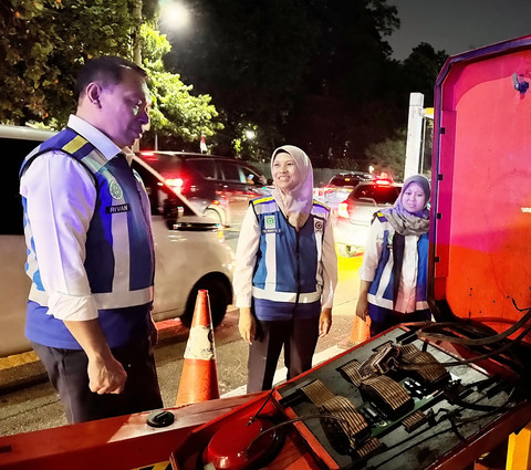 Jasa Marga perbaiki gerbang di ruas Tol Cawang-Tomang-Pluit. Foto: Dok. Jasa Marga