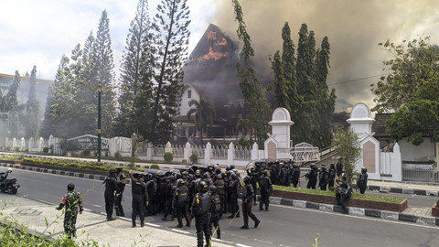 Gedung DPRD NTB Dibakar. Foto: Dok. Istimewa