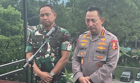 Panglima TNI bersama Kapolri saat jumpa pers di Restoran Kopi Koneng, Sentul, Jawa Barat, Sabtu (30/8/2025). Foto: kumparan