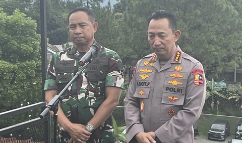 Panglima TNI bersama Kapolri saat jumpa pers di Restoran Kopi Koneng, Sentul, Jawa Barat, Sabtu (30/8/2025). Foto: kumparan
