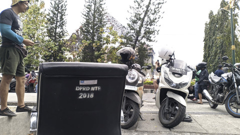 Sejumlah barang yang ada di dalam gedung DPRD NTB dijarah massa pada Sabtu (30/8/2025). Foto: Dok. Istimewa