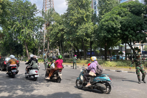 Suasana lalu lintas di depan Mako Brimob Kwitang, Jakarta Pusat, Minggu (31/8/2025). Foto: Fadhil Pramudya/kumparan