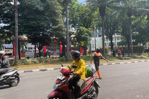 Suasana lalu lintas di depan Mako Brimob Kwitang, Jakarta Pusat, Minggu (31/8/2025). Foto: Fadhil Pramudya/kumparan