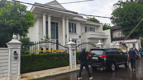 Kondisi rumah Anggota DPR Surya Utama atau Uya Kuya di Pondok Bambu, Jakarta Timur, Minggu (31/8/2025). Foto: Thomas Bosco/kumparan