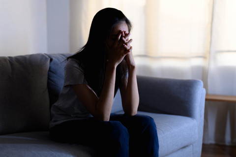 Ilustrasi perempuan sedih. Foto: Shutterstock