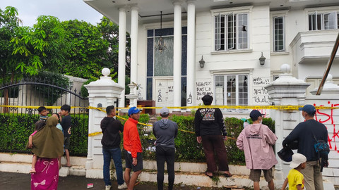 Kondisi rumah Anggota DPR Surya Utama atau Uya Kuya di Pondok Bambu, Jakarta Timur, Minggu (31/8/2025). Foto: Thomas Bosco/kumparan