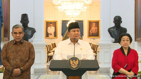 Presiden Prabowo Subianto didampingi Ketua Umum PDIP Megawati Soekarnoputri dan Ketua MPR Ahmad Muzani memberikan keterangan pers di Istana Negara, Jakarta, Minggu (31/8/2025). Foto: Youtube/Sekretariat Presiden