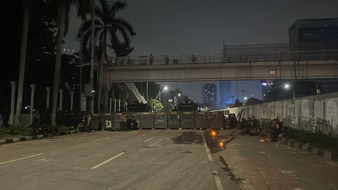 Suasana di kawasan Gedung DPR di Jalan Gatot Subroto menuju arah Slipi, Minggu (31/8/2025). Foto: Fadhil Pramudya/kumparan.