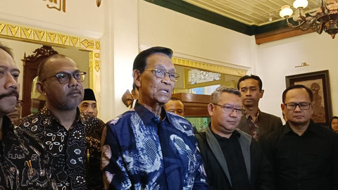 Gubernur DIY Sri Sultan Hamengku Buwono X memanggil sejumlah pimpinan universitas ke Kepatihan Pemda DIY, Minggu (31/8). Foto: Arfiansyah Panji Purnandaru/kumparan