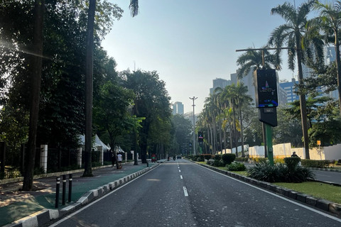 Kondisi lalu lintas di Kawasan Senayan, Jakarta Pusat, Senin (1/9/2025). Foto: Rayyan Farhansyah/kumparan