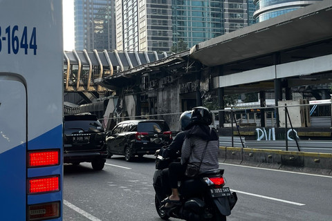 Kondisi lalu lintas di Jalan Jenderal Sudirman, Jakarta, Senin (1/9/2025). Foto: Rayyan Farhansyah/kumparan