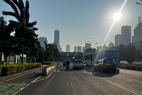 Kondisi lalu lintas di Jalan Jenderal Sudirman, Jakarta, Senin (1/9/2025). Foto: Rayyan Farhansyah/kumparan